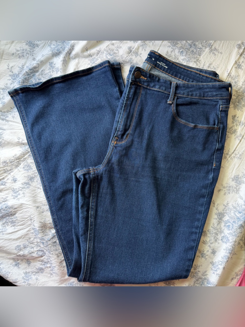 Old Navy Women’s Wow Flare jeans.